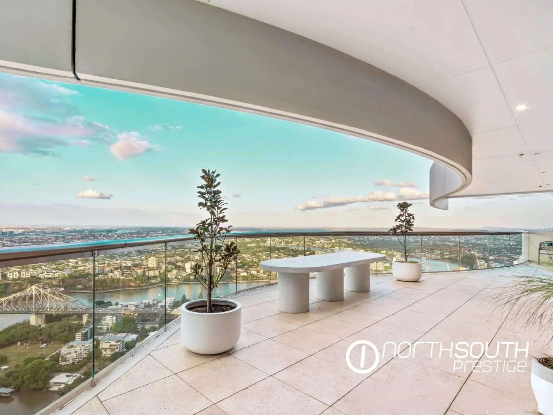 Large sky terrace with Story Bridge views – Brisbane properties for sale Riparian Plaza apartment 5002 