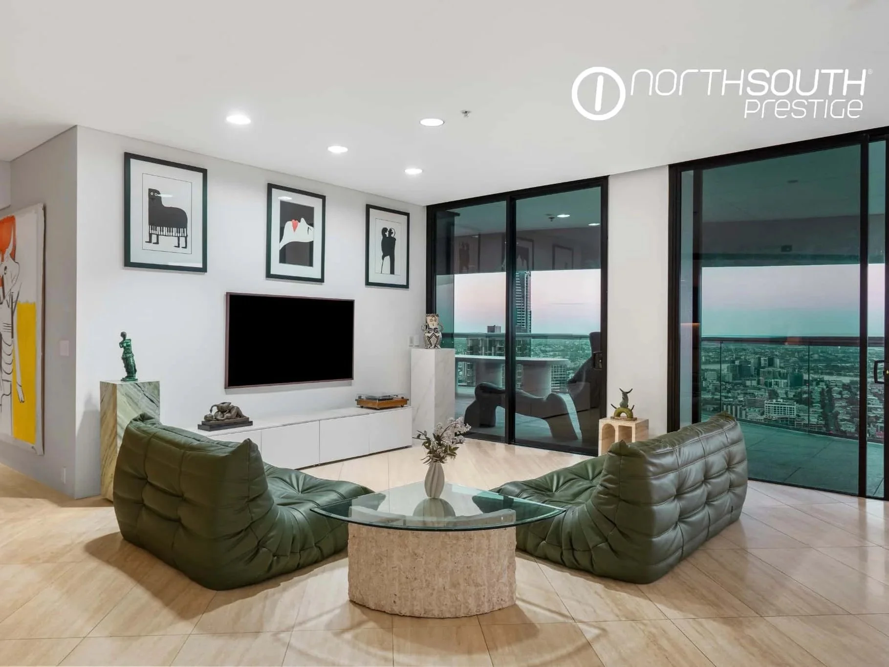 Family entertaining area – Brisbane properties for sale Riparian Plaza apartment 5002 