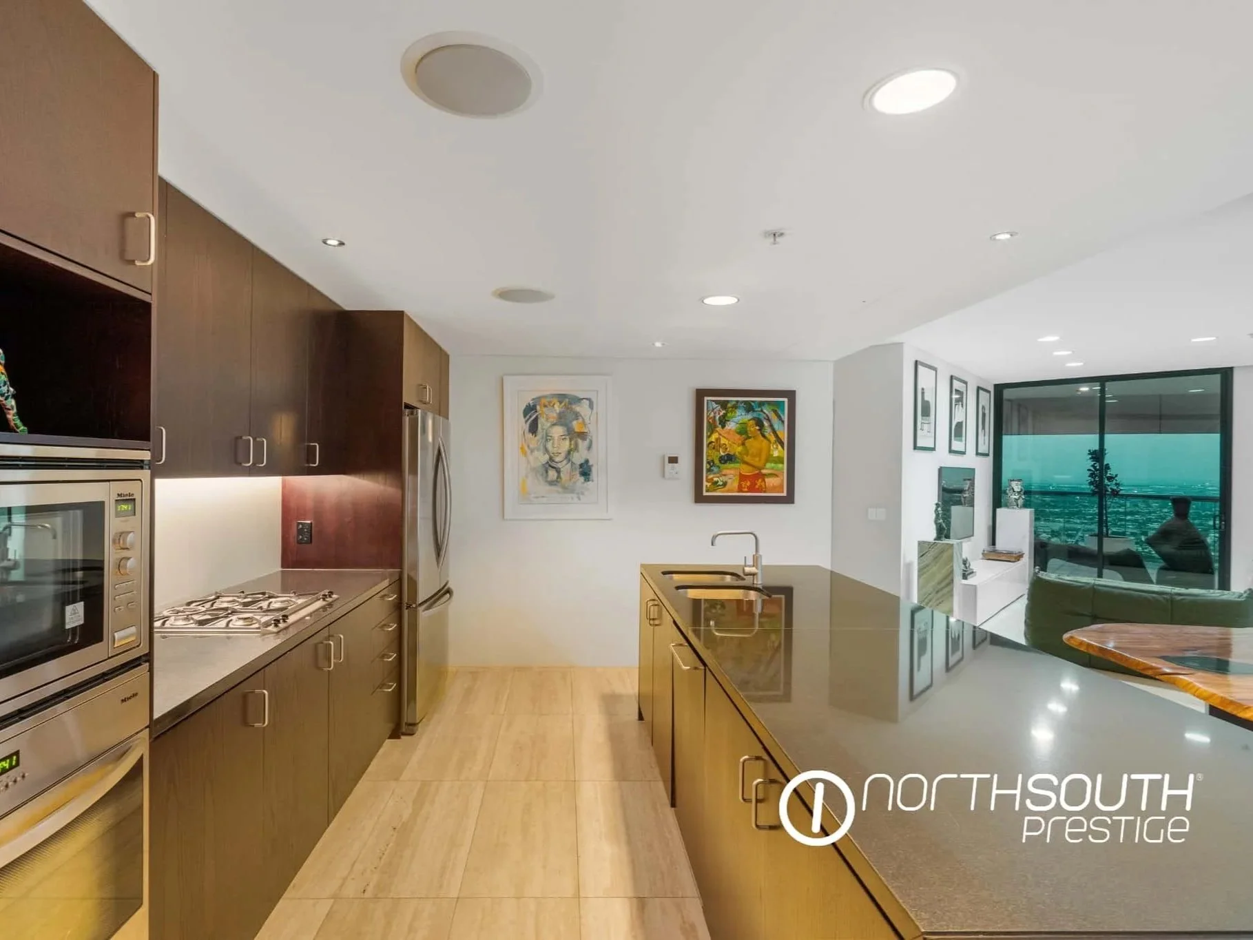 Kitchen with gas stovetop and granite benchtop – Brisbane properties for sale Riparian Plaza apartment 5002 