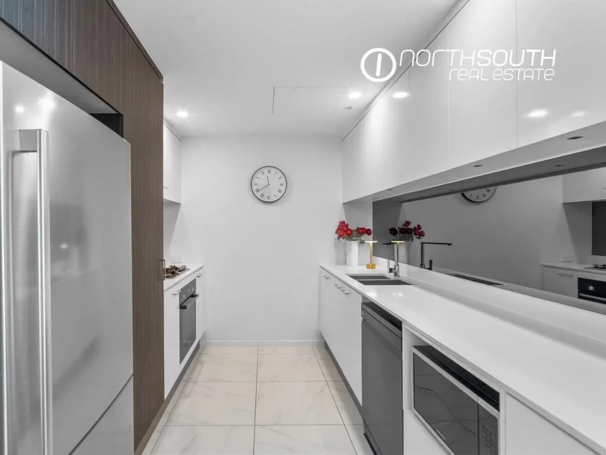 3409+5+Harbour+Side+Ct+Biggera+Waters+Kitchen.webp