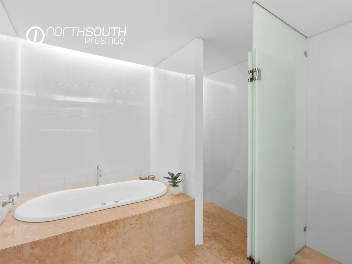 Master ensuite with spa bath and double entry to shower and toilet - Brisbane properties for sale Riparian Plaza apartment 4903 