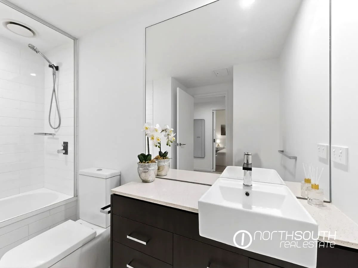 Guest Bathroom with a bathtub at 2202 25 East Quay Drive Biggera Waters