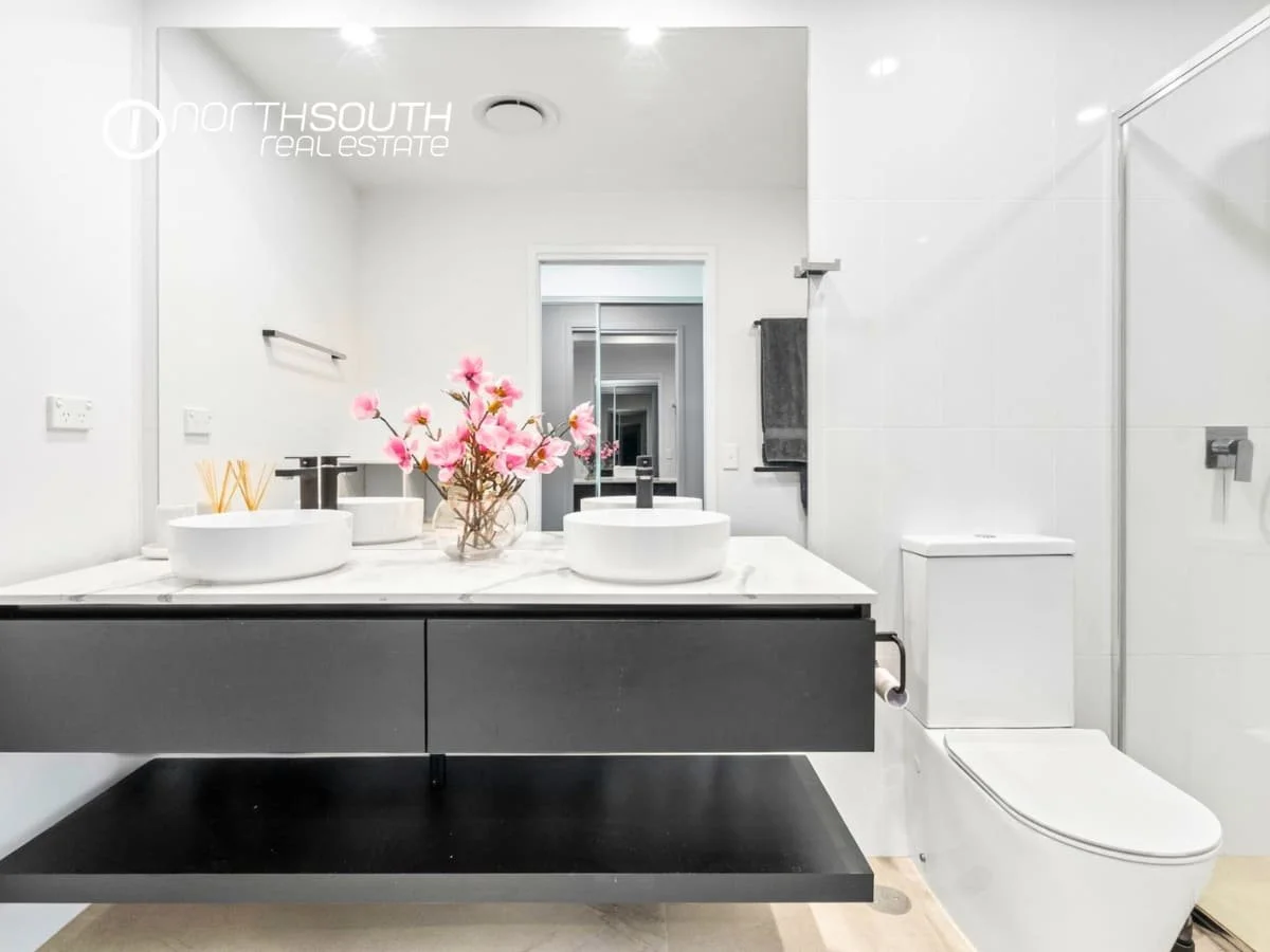 Master Ensuite with double vanity and shower at 51109 Waterpoint Residences, Biggera Waters QLD. 