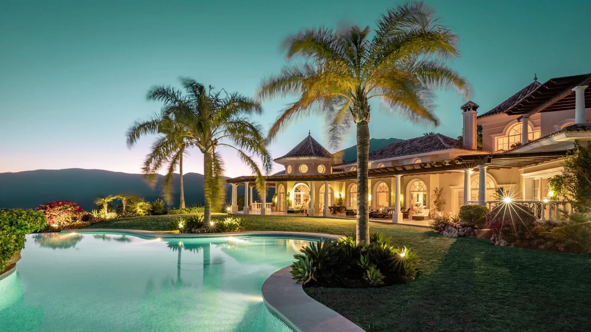 infinity-pool-villa-castellina-la-zagaleta-marbella-spain-web1.jpg