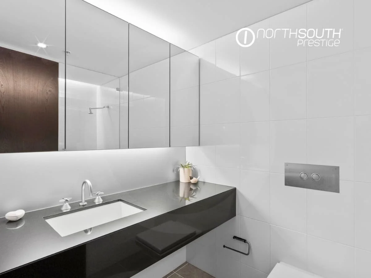 Third ensuite bathroom with granite benchtop, bathtub and shower - Brisbane properties for sale Riparian Plaza apartment 4903 