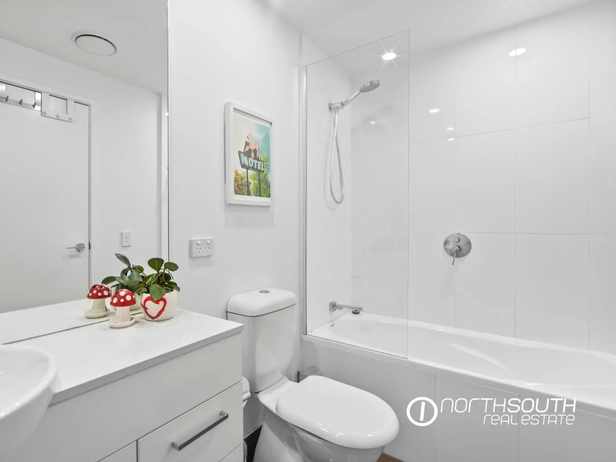 Guest bathroom and bathtub at 301 41 Harbour Town Drive Biggera Waters