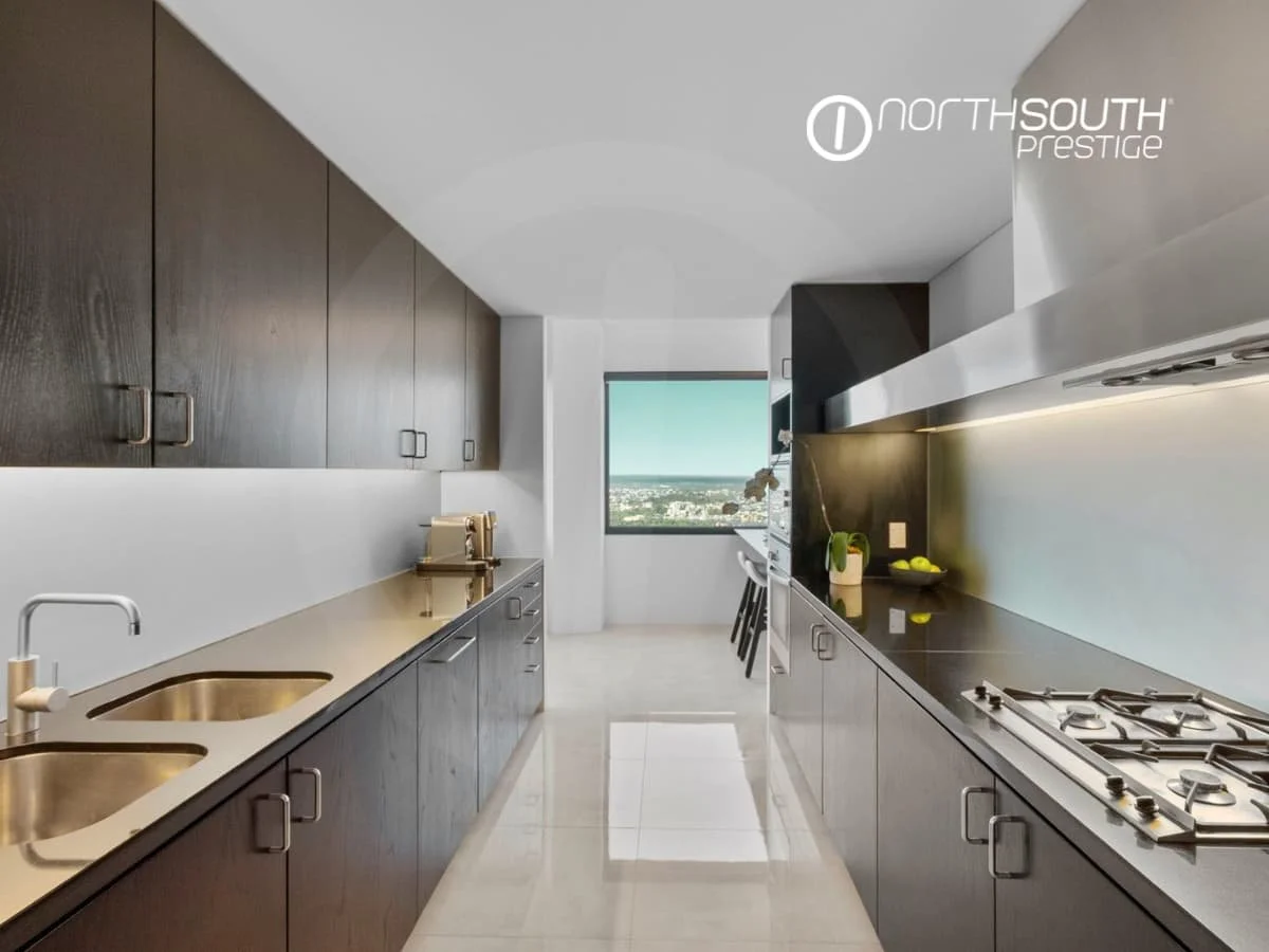 Fully equipped galley kitchen with granite benchtop, gas stovetop and breakfast nook overlooking Brisbane city views - properties for sale at Riparian Plaza apartment 4903 