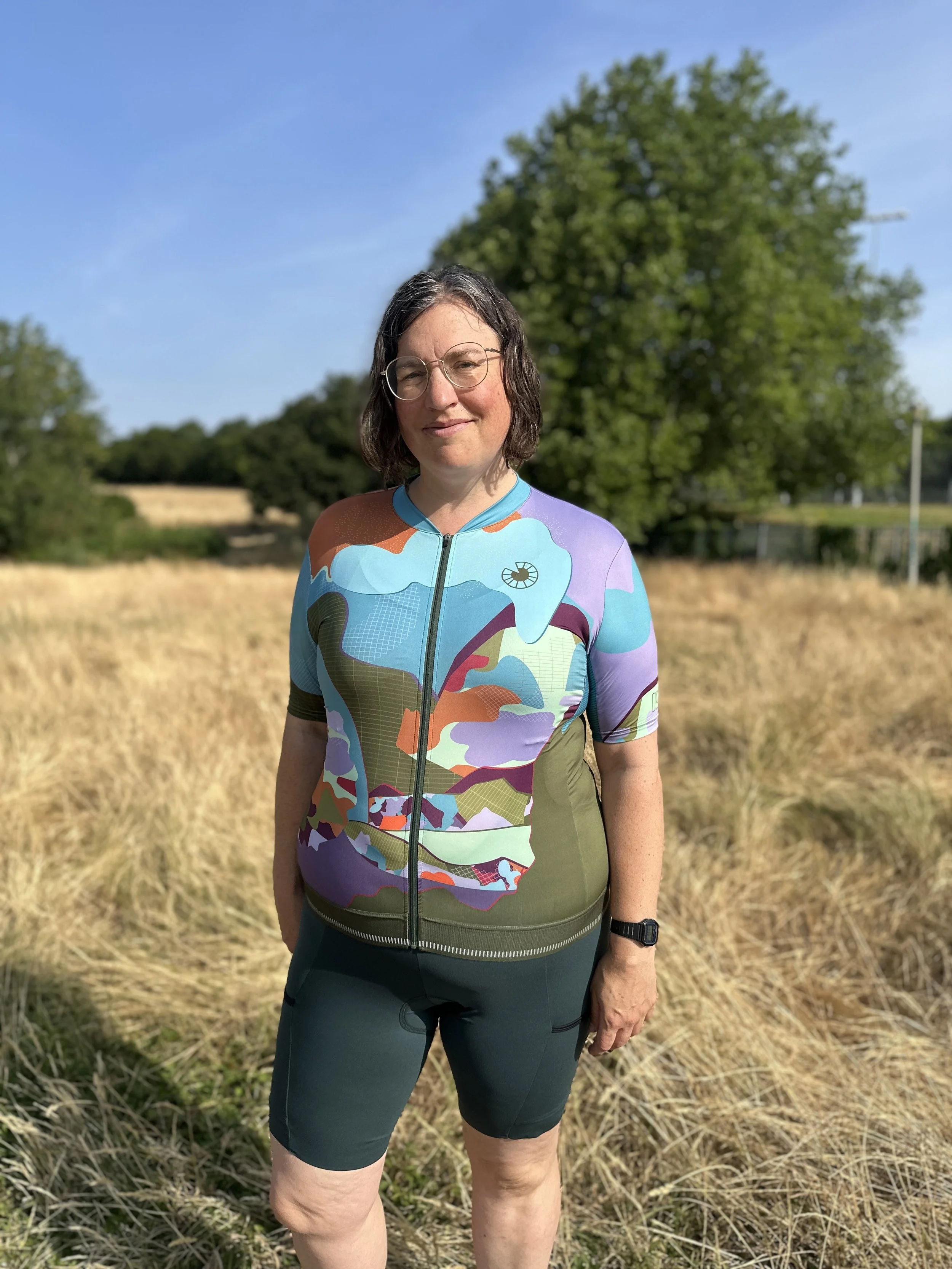 KIT REVIEW : Iris Meadowia Cycling Jersey and Escape Bib Shorts