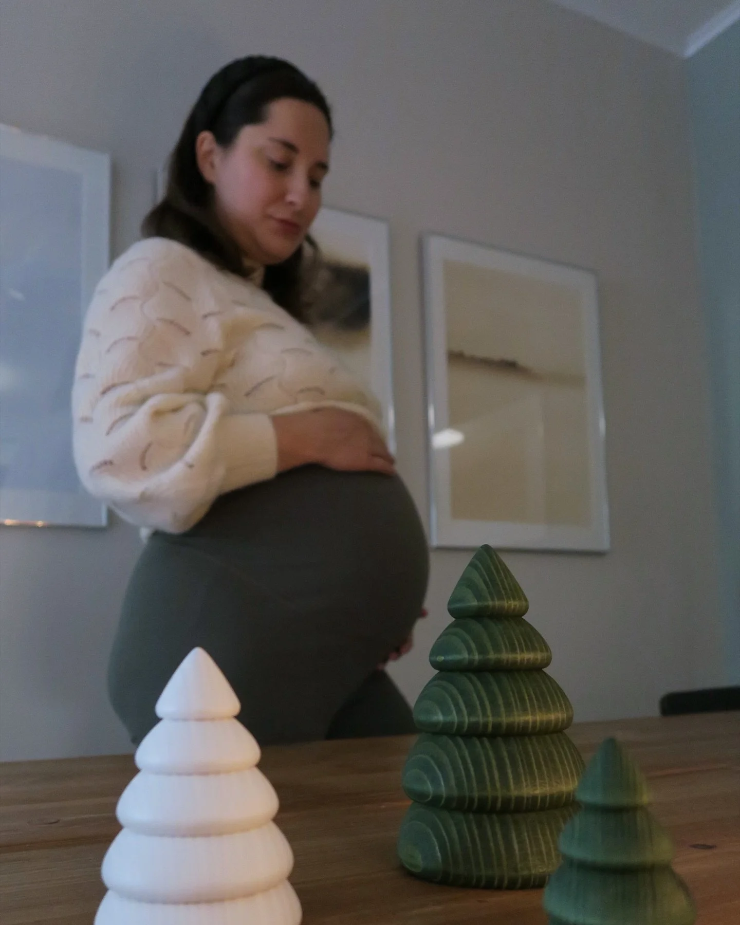 Loppuvuoden ty&ouml;p&auml;iv&auml;t voi laskea jo yhden k&auml;den sormin ja vuoden vaihtuessa j&auml;&auml;n &auml;itiyslomalle odottamaan millaisen perheenj&auml;senen tuleva vuosi meille tuokaan.

Kalenteri on t&auml;ll&auml; hetkell&auml; t&auml