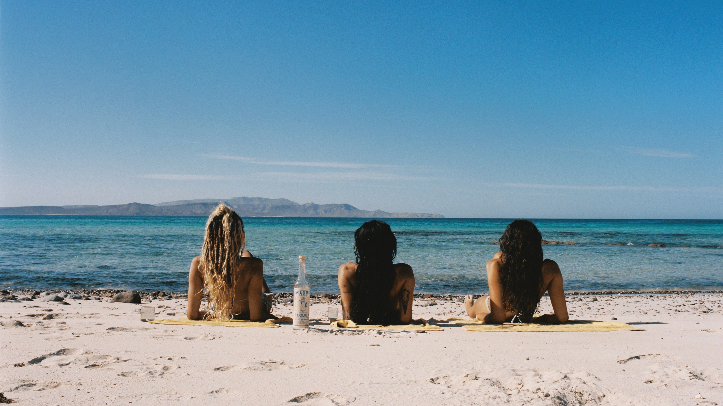 2025_MADRE-MEZCAL_TEQUILA-CAMPAIGN_CARLY-FOULKES_BEACH_029.png