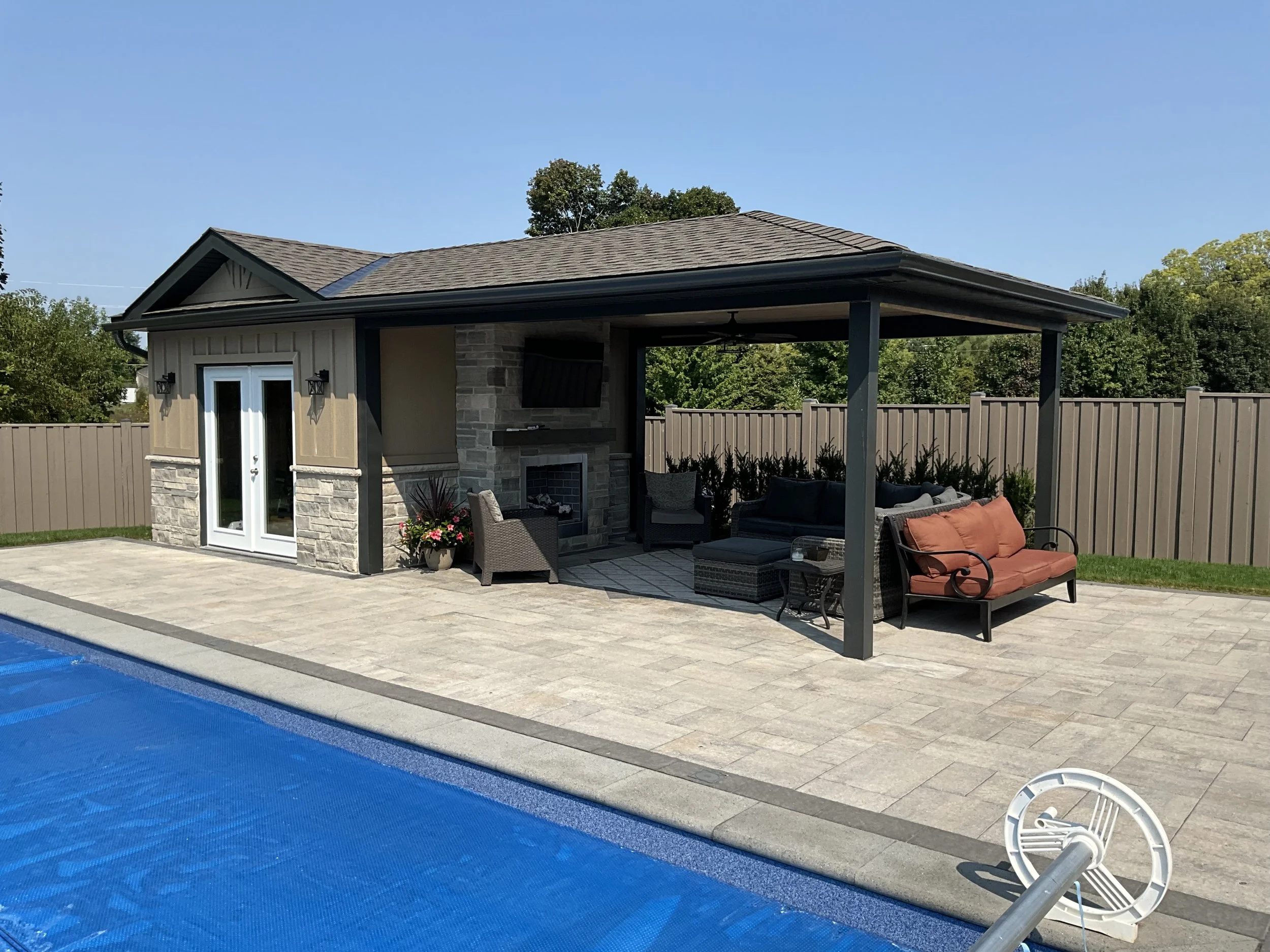 Pool house with Covered Patio