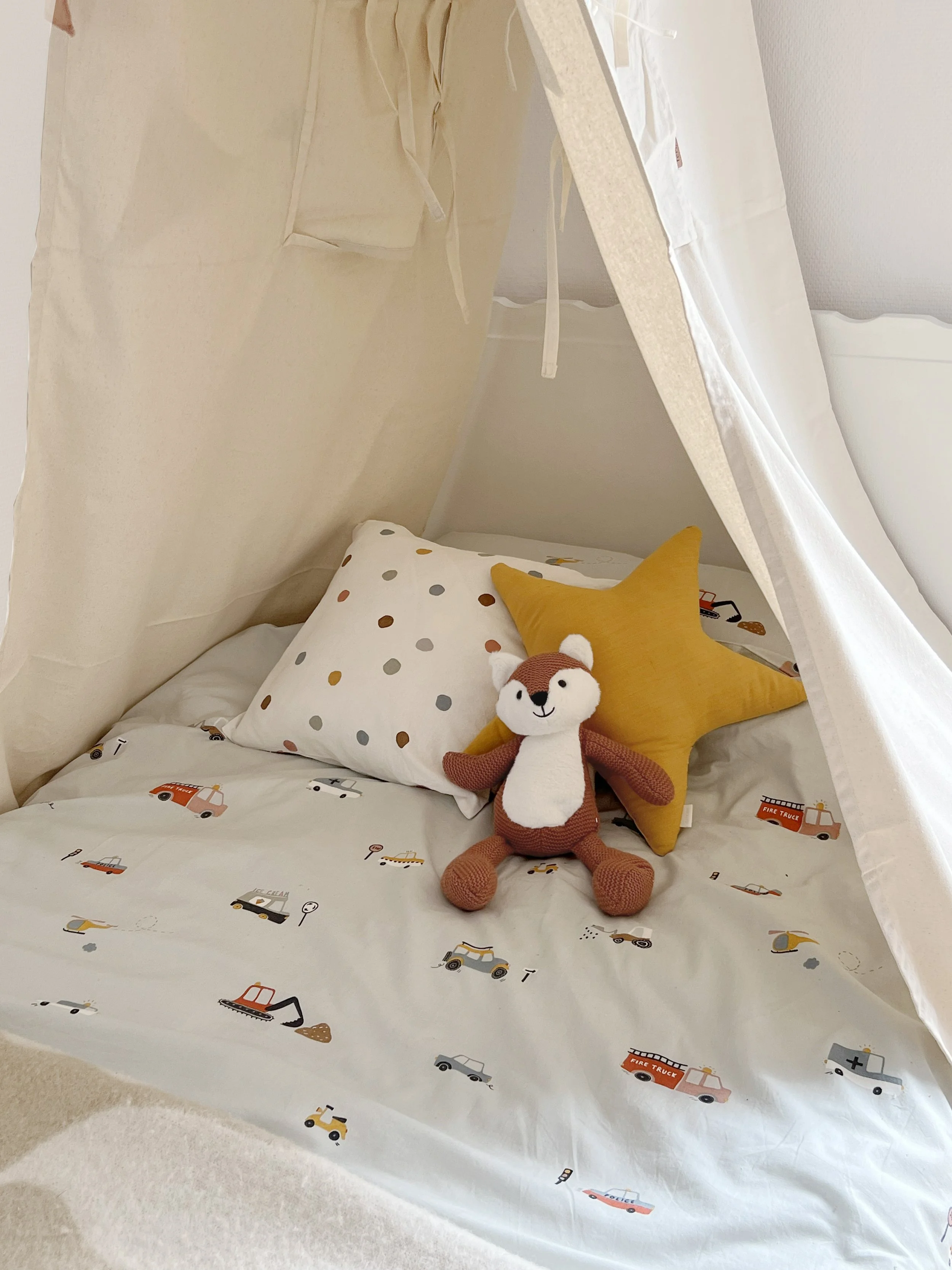 kinderzimmer_bett_close_ba.jpg