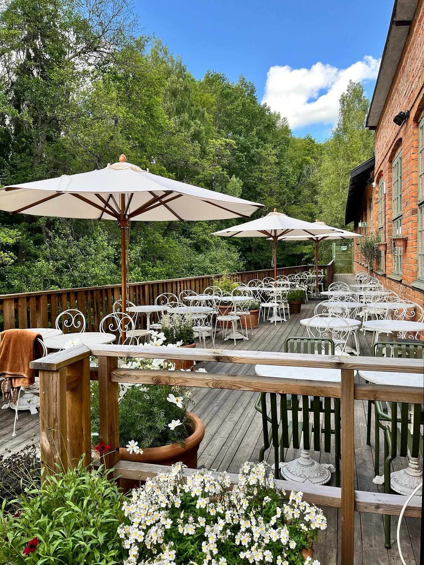 Today&rsquo;s gray and rainy weather has me dreaming of being elsewhere&hellip; So here are a some moments from my last visit to @skultuna1607 ✨The brand was founded in 1607 by King Karl IX and they make some amazing jewellery. Perfect for a little d