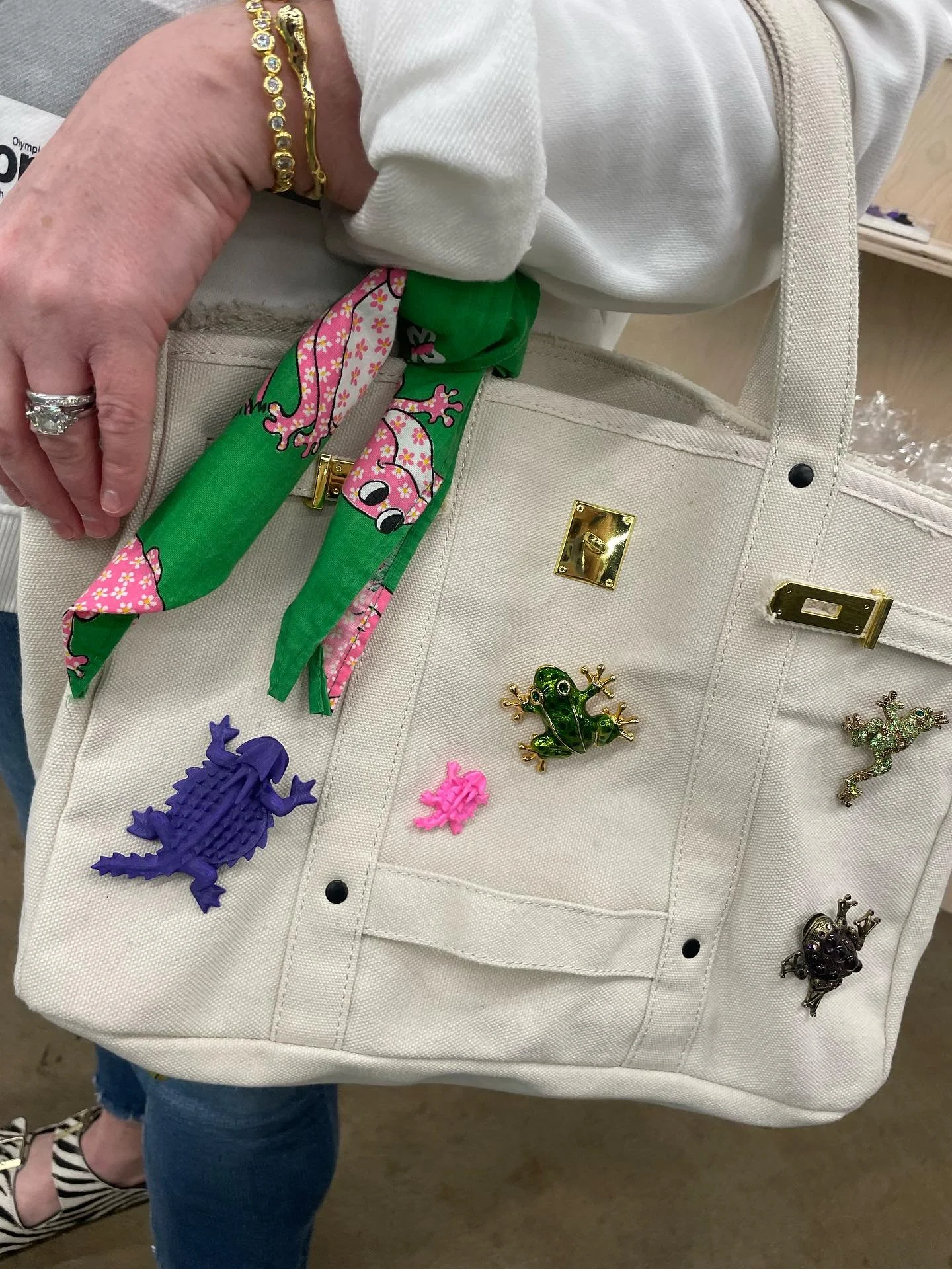 We love to see how you wear your frogs! Tag us and we will share your unique way of showing your frog spirit! 

Proceeds of all Pink frogs sold go to @susangkomen Fort Worth.