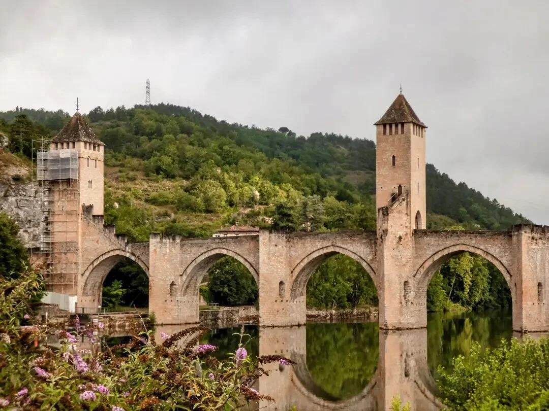 Cahors et son magnifique Pont Valentré 🌁
📍Cahors - Lot 
¤
#cahors #occitanie #ohmylot #france #malbec #prayssac #photography #nature #toulouse #midipyrenees #igerslot #photographer #travel #lelot #cahorstourisme #gourdon #occitanie