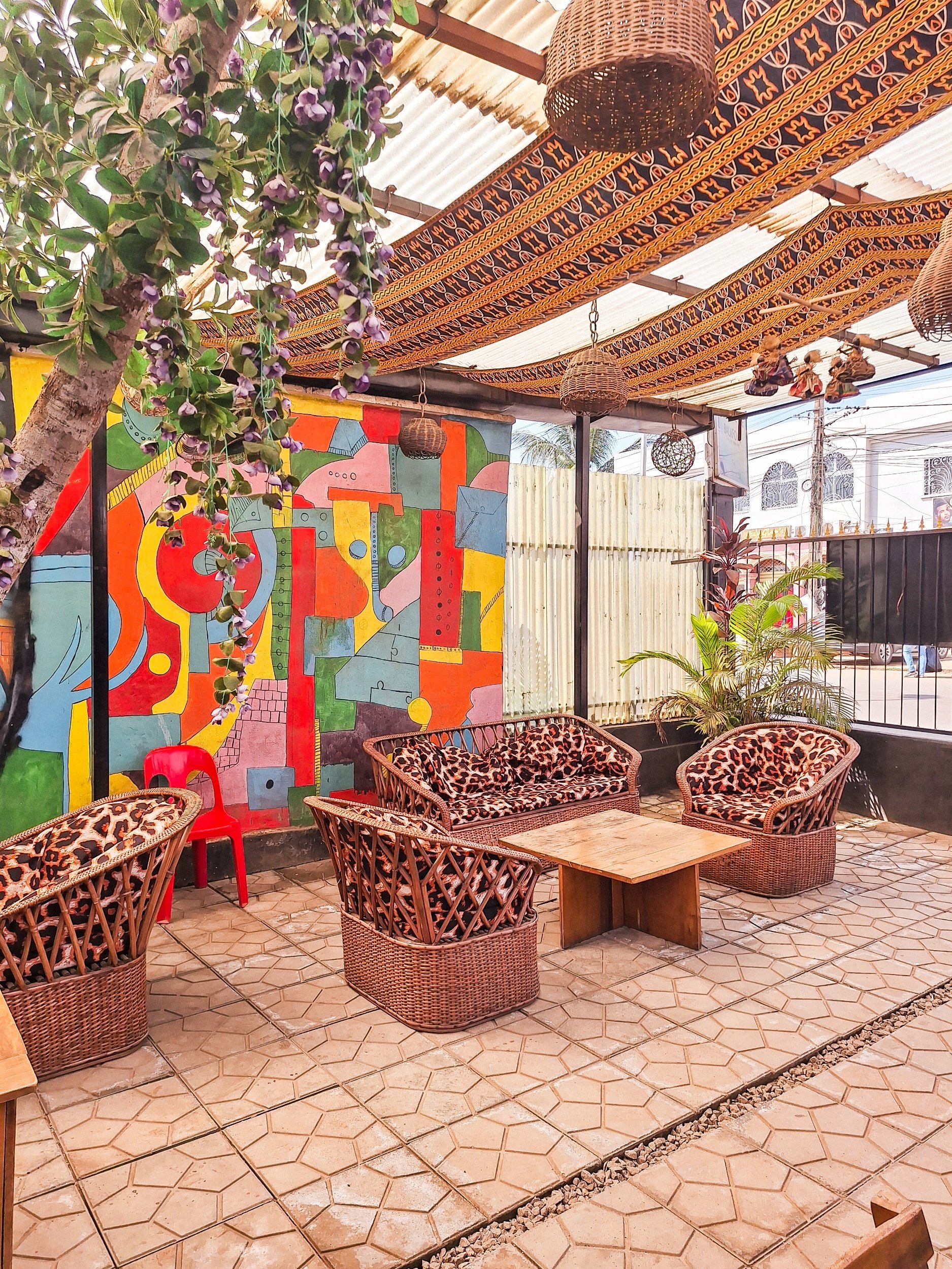 kymia restaurant , yaounde