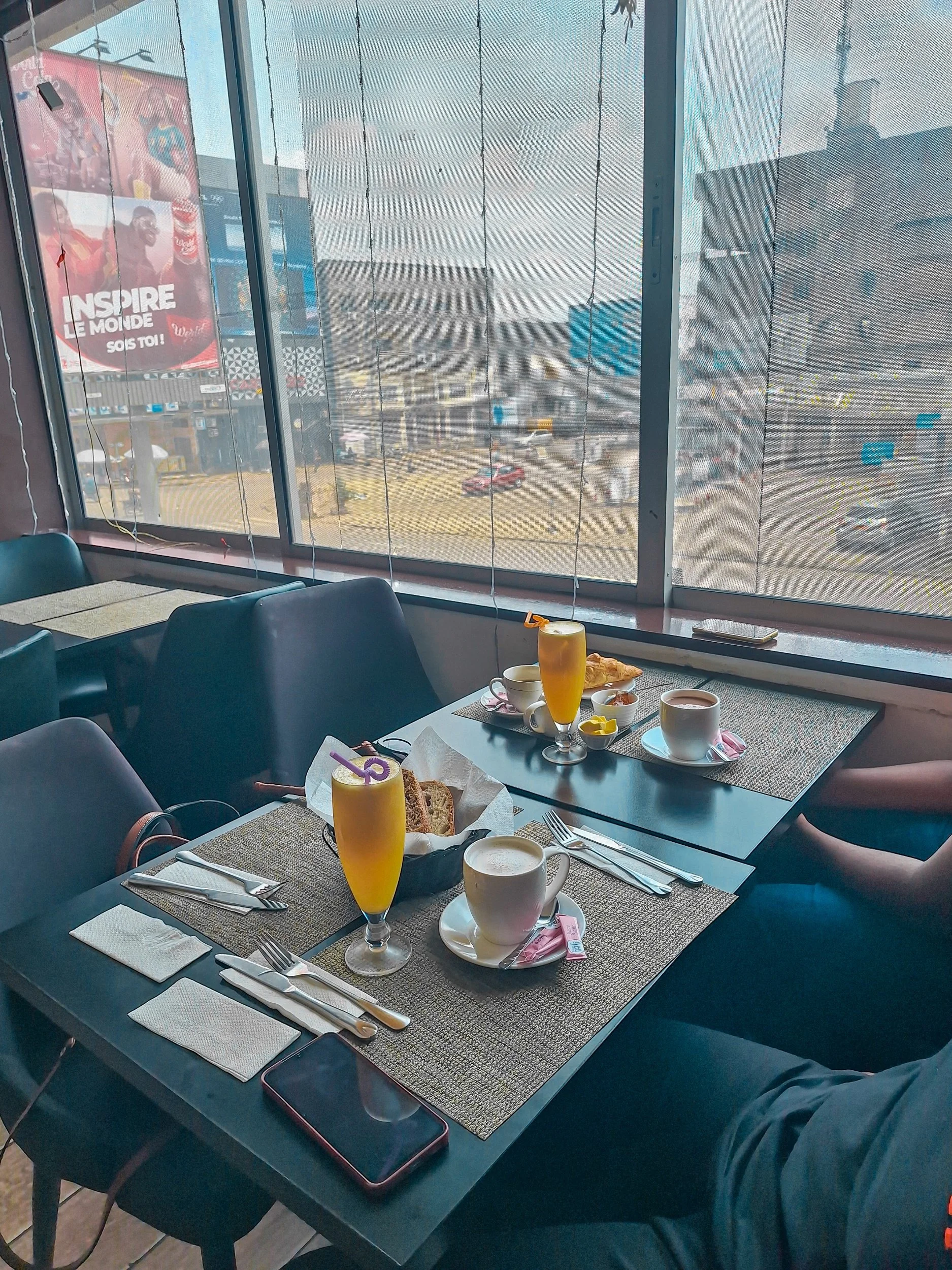 prendre un petit dejeuner à Douala