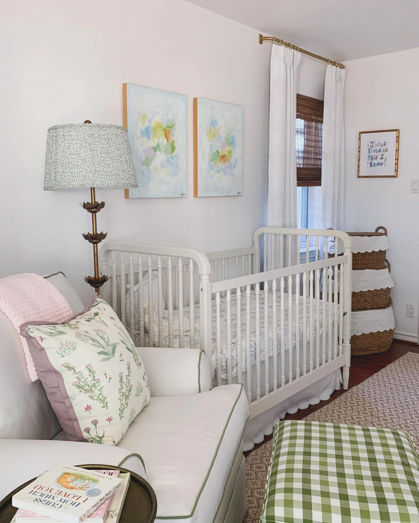 Guess how much I love this sweet nursery 🎀🤍🐇
.
.
.
Design by Harper Belle Interiors 
#interiordesign #southernliving #nurserydecor #nursery #dallasdesigner #dallasdesign