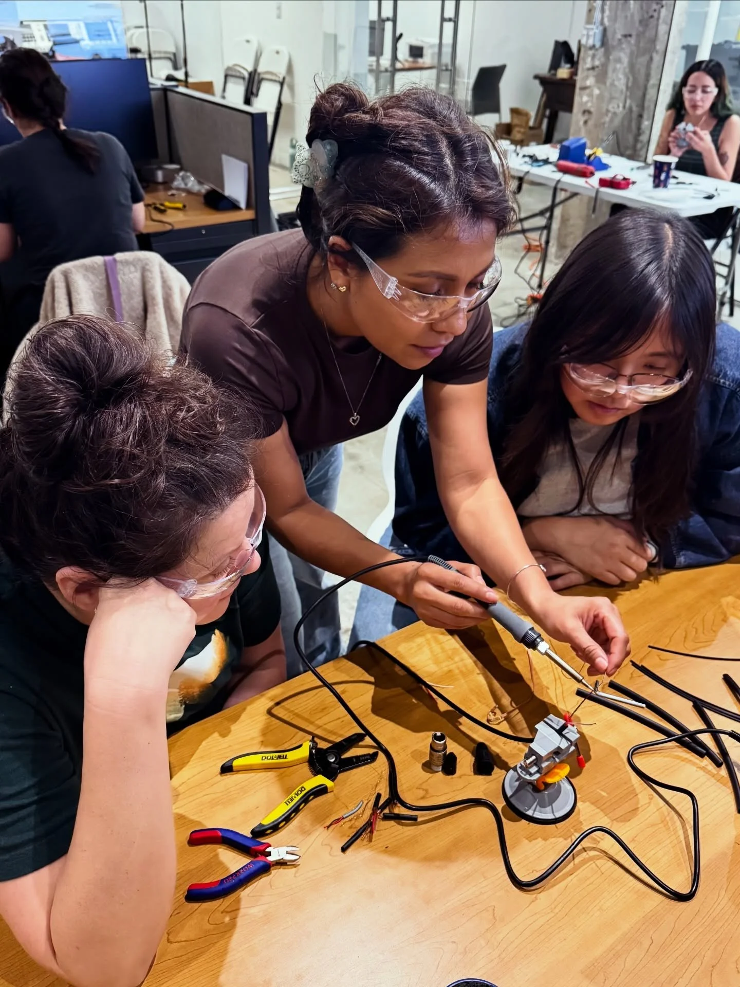 Empowering the next wave of engineers ⚡️
Had an amazing time teaching Soldering + Connector basics with @womensaudiomission .
Real skills. Real hands-on. Real experience.👩🏽&zwj;🏭🔊

Thank you to @bri_holland and WAM for bringing this class to L.A.