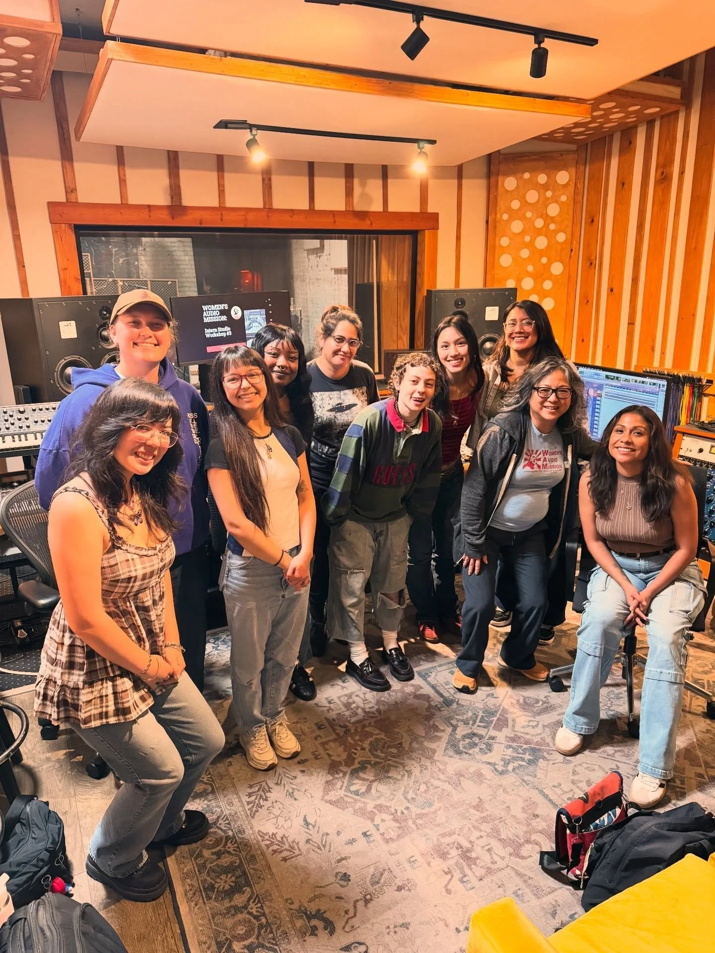 A couple of inspiring days at @golddiggerssound with @womensaudiomission, sharing miking techniques for guitars, drums, and more with the next wave of engineers.

Special thanks to @julietanmusic from @ribbonmics for dropping gems and adding to the e