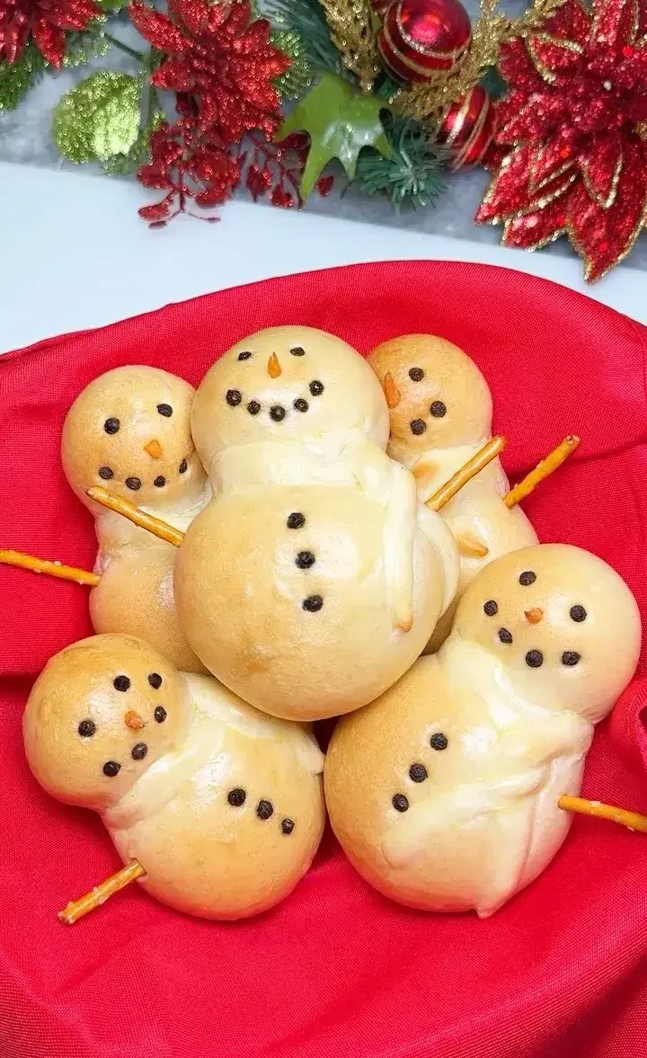 Snowman Dinner Rolls!