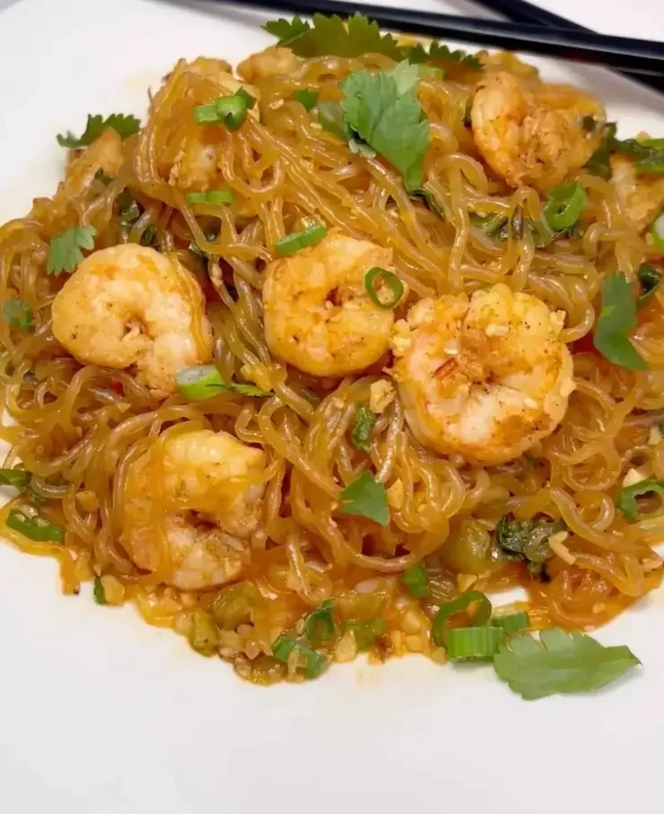 Skinny Chili Garlic Noodles with Shrimp
