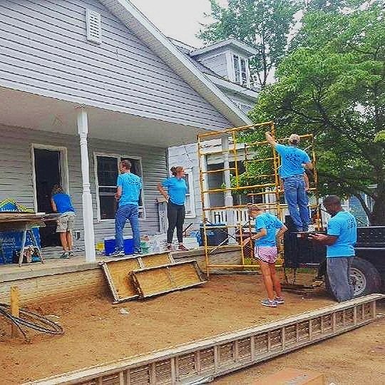 Cisco volunteers working on the 100th house in Williamstown