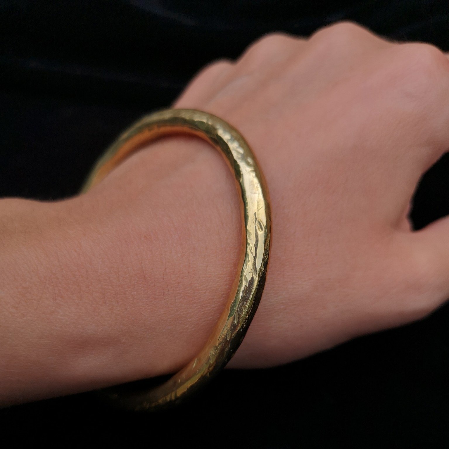 Jonc rond martel&eacute; 
-
-
-

#artisanbijoutier
#artisanfrancais
#zoeromain
#baguesstyl&eacute;es
#bijouxcreateur
#jonc
#bijouxor
#bijouxartistes
#bijouxcontemporain
#bagues
#accessoiresfemmes
#cadeauhomme
#artisancreateur
#bijouxparis
#passionbij