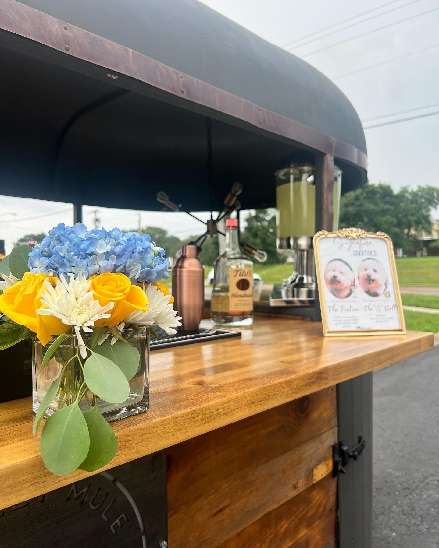 Happy 20th Anniversary @deberryinsuranceagency! We are so happy to be apart of this monumental event! Cheers to 20 years 🥂 #mobilebar #springhill #bartender #smallbusiness #insursnce #letsgetfizzy #nashville #columbiatn #20years