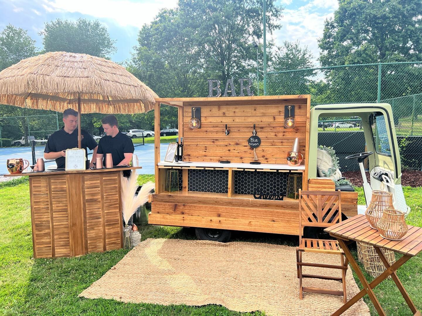 🥂 What a weekend! 🥂

The Tiny Tapper and The Mule Hauler were in full swing this past weekend! We loved celebrating the Newlyweds!💍

🫧Let&rsquo;s Get Fizzy! 🫧

Venues:
@truesouthfarm 
@battlemountainfarm 

#mobilebar #thefizzymule #mulehauler #t