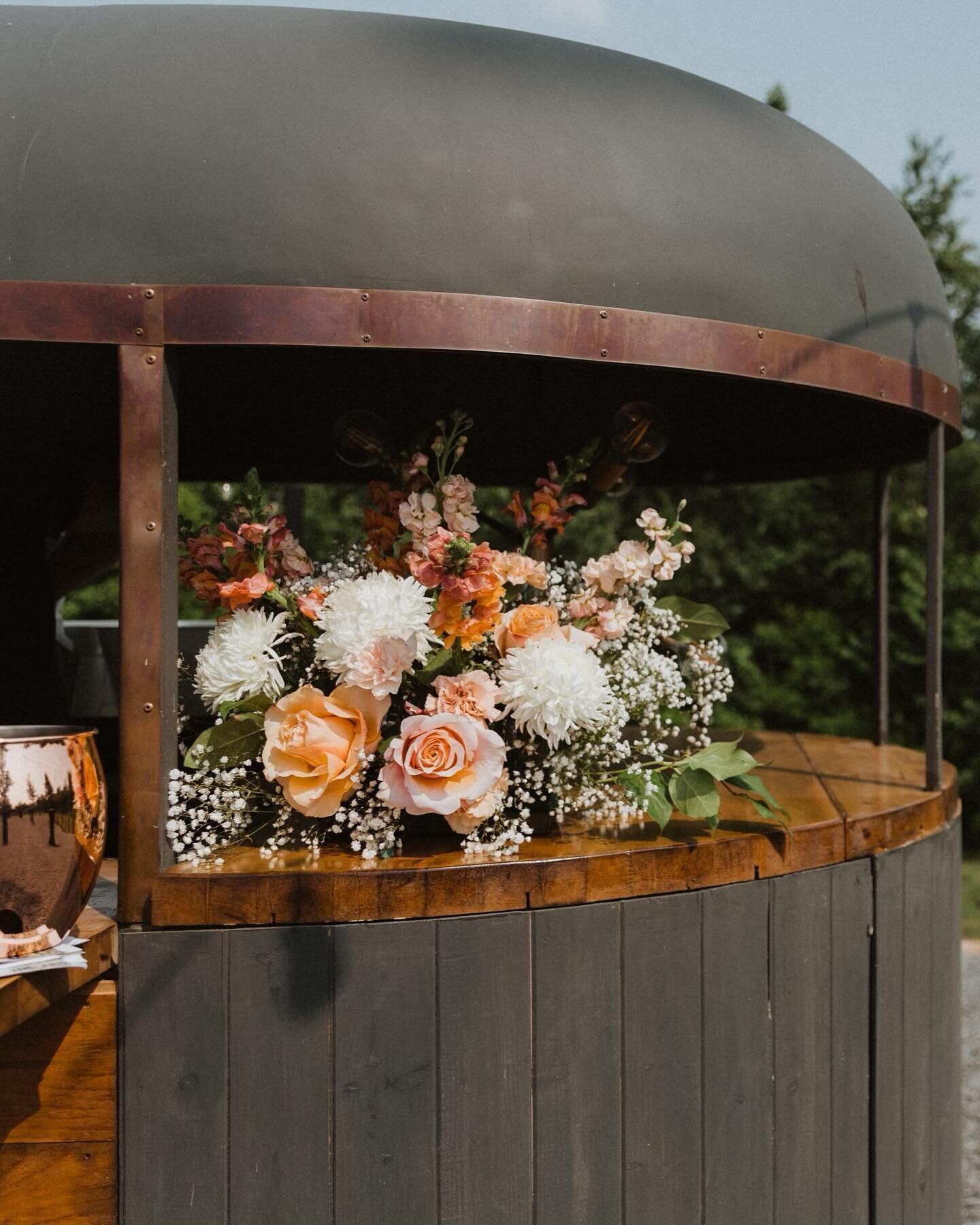 DETAILS✨DETAILS✨ DETAILS

We love when our couples decide to throw some small details such as cute bar signs, florals, etc. to the bar! It ads such a unique touch to match the aesthetic of the event! 

Don&rsquo;t forget to BOOK with us for your upco