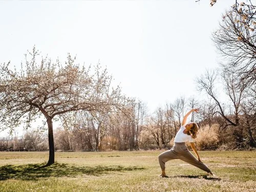 Soft Spring &amp; Sound – sanfte Yoga-Praxis zum Frühlingsanfang (mit Annegret)
