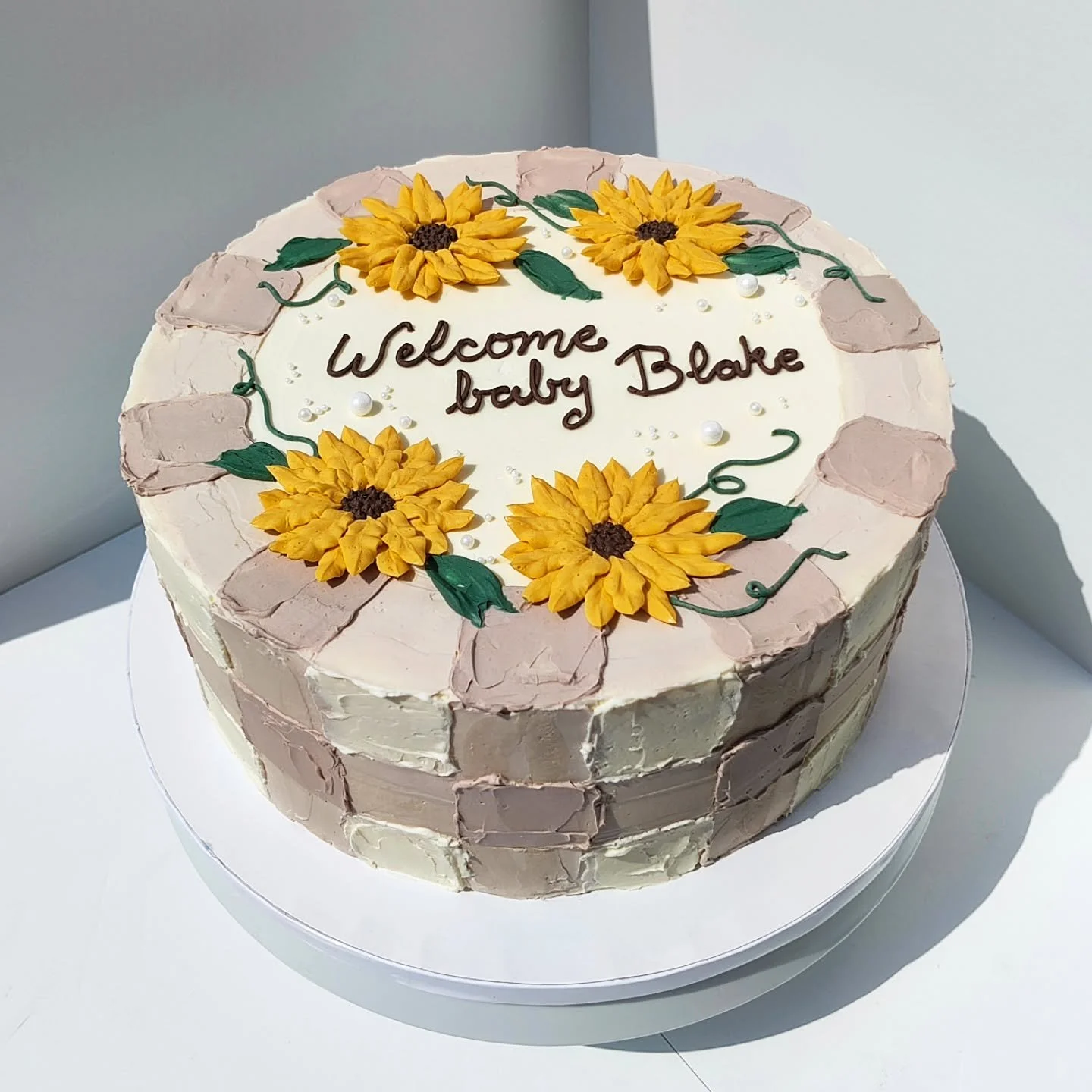 sunflowers &amp; gingham baby shower cake 🌻🧺🌿