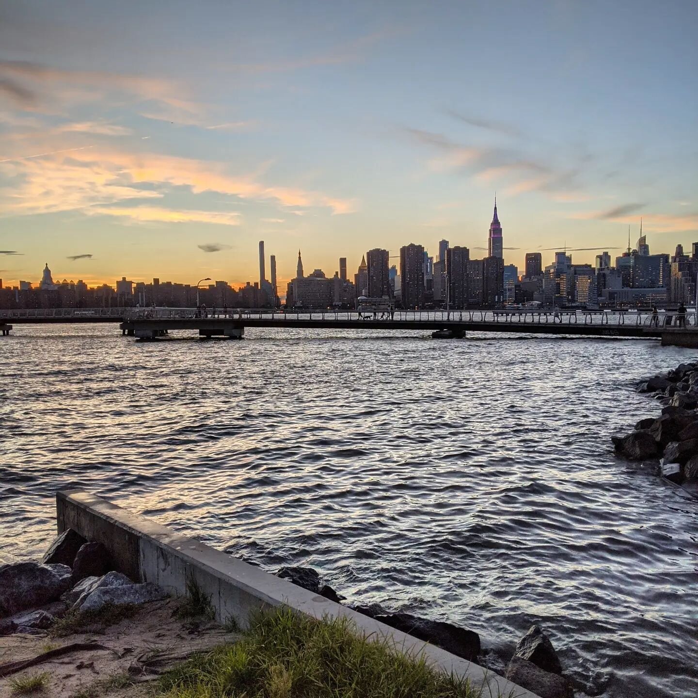 Nice night, nice neighborhood.

#greenpoint #brooklyn #nyc #empirestatebuilding #summervibes