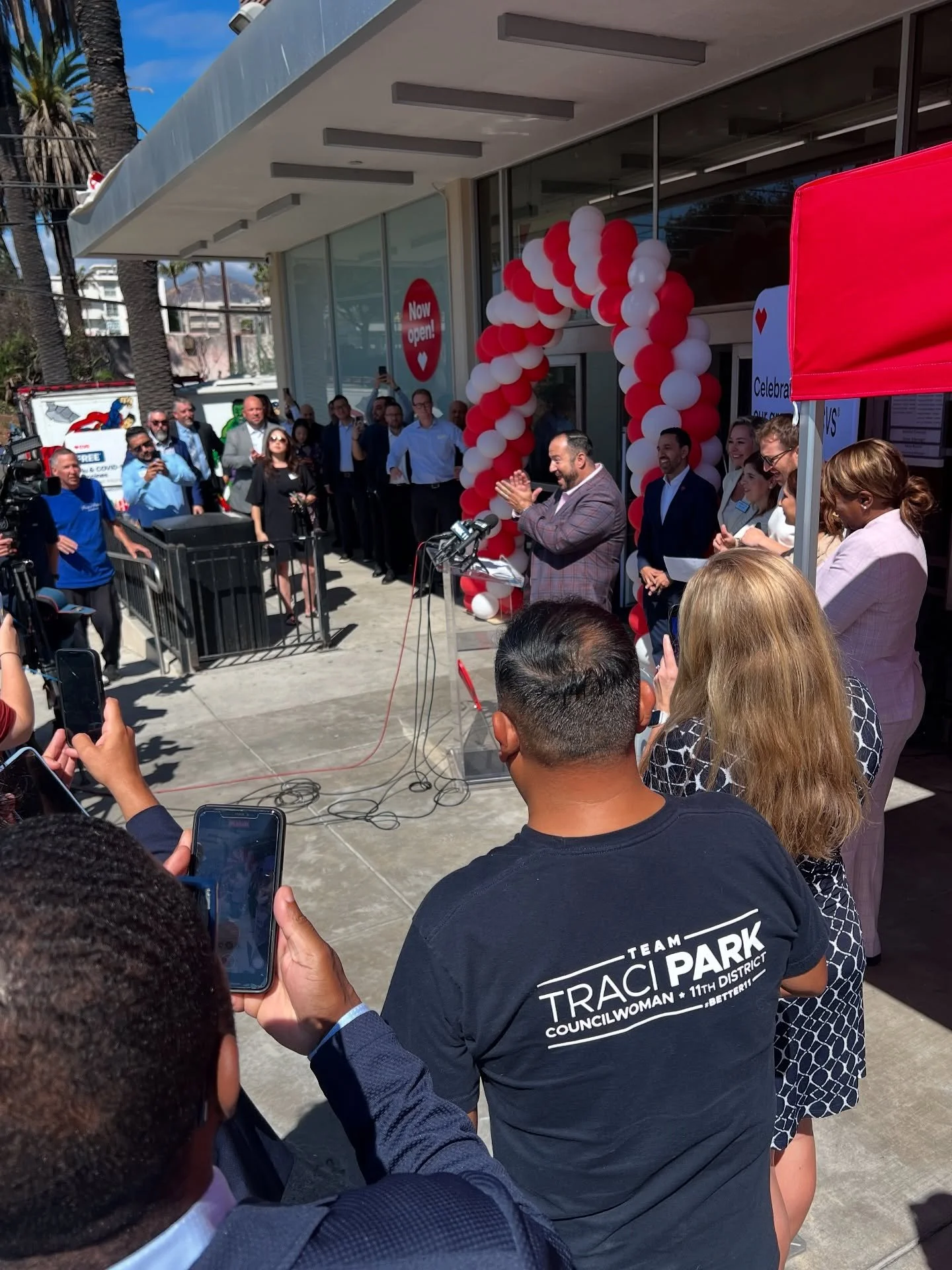 Pacific Palisades CVS Pharmacy is officially reopened 🎉

#pacificpalisades