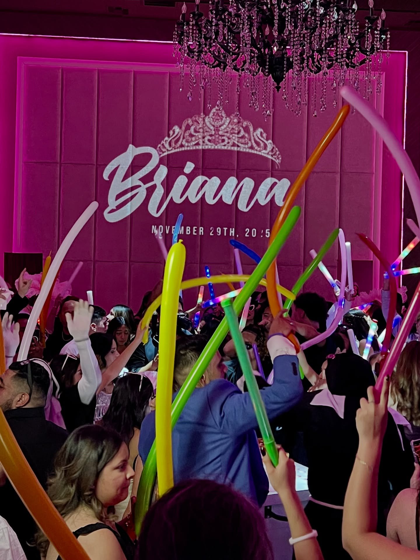 Briana&rsquo;s XV 11.29.25

For bookings visit 💻 www.itsdjpete.com
Custom Monogram + Dancing on the Clouds ☁️