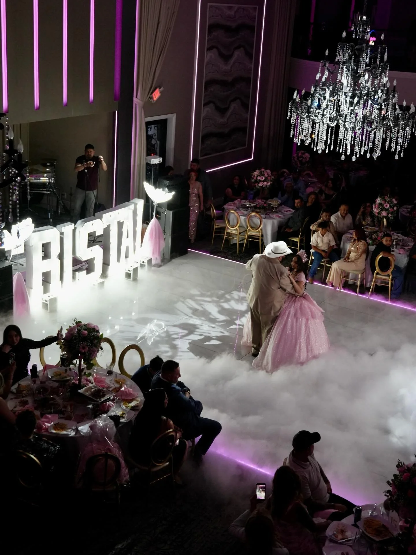 Cristal&rsquo;s Quincea&ntilde;era	👸🏻

For Bookings contact us at (323)397-7227 or send us a DM
#misquince #DancingontheClouds #quinces