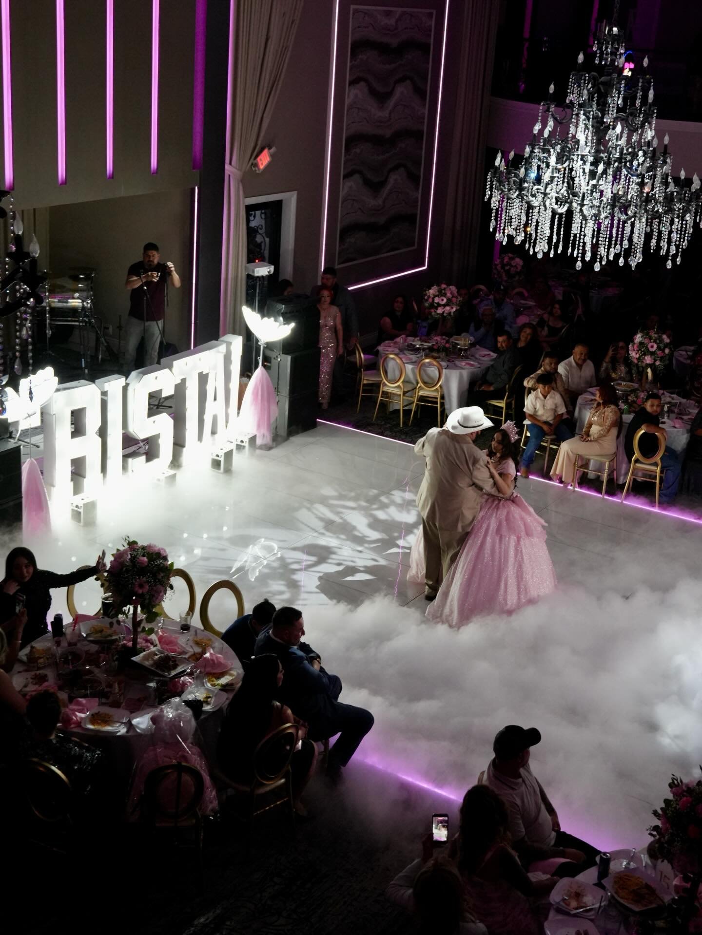 Cristal&rsquo;s Quincea&ntilde;era	👸🏻

For Bookings contact us at (323)397-7227 or send us a DM
#misquince #DancingontheClouds #quinces