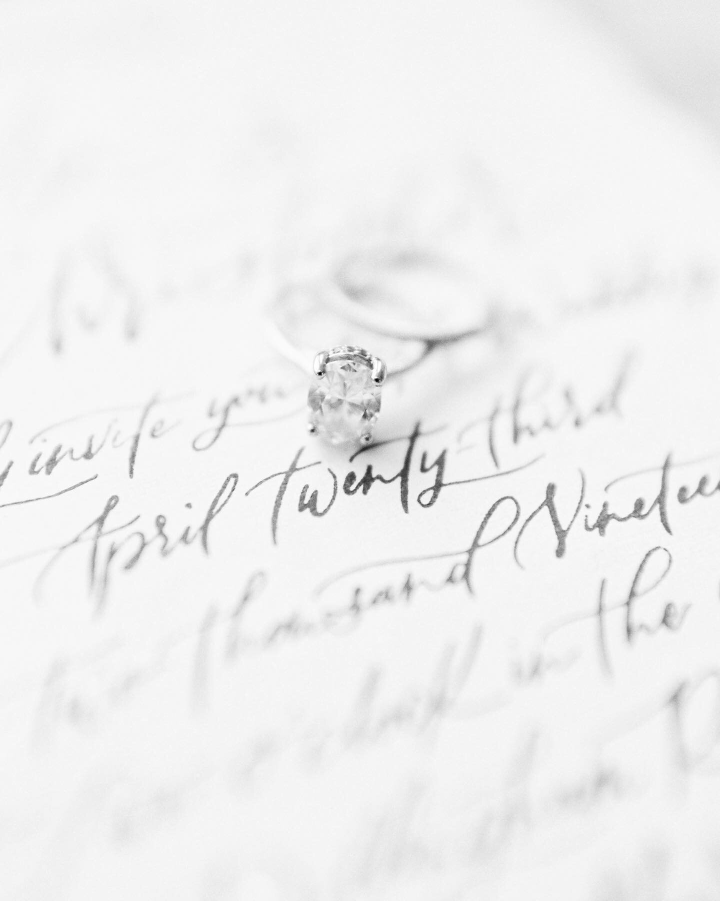 Rings On Paper .|. A Simple &amp; Classic Approach To Detailing Your Finest Memories&hellip;
⠀⠀⠀⠀⠀⠀⠀⠀⠀
As Seen On: @thewhitewren &amp; @friartux 
⠀⠀⠀⠀⠀⠀⠀⠀⠀
@dillinghamranch
@amoretteevents 
@petal.rs 
@michellereneecalligraphy
@cakeworks_hi
@revealha