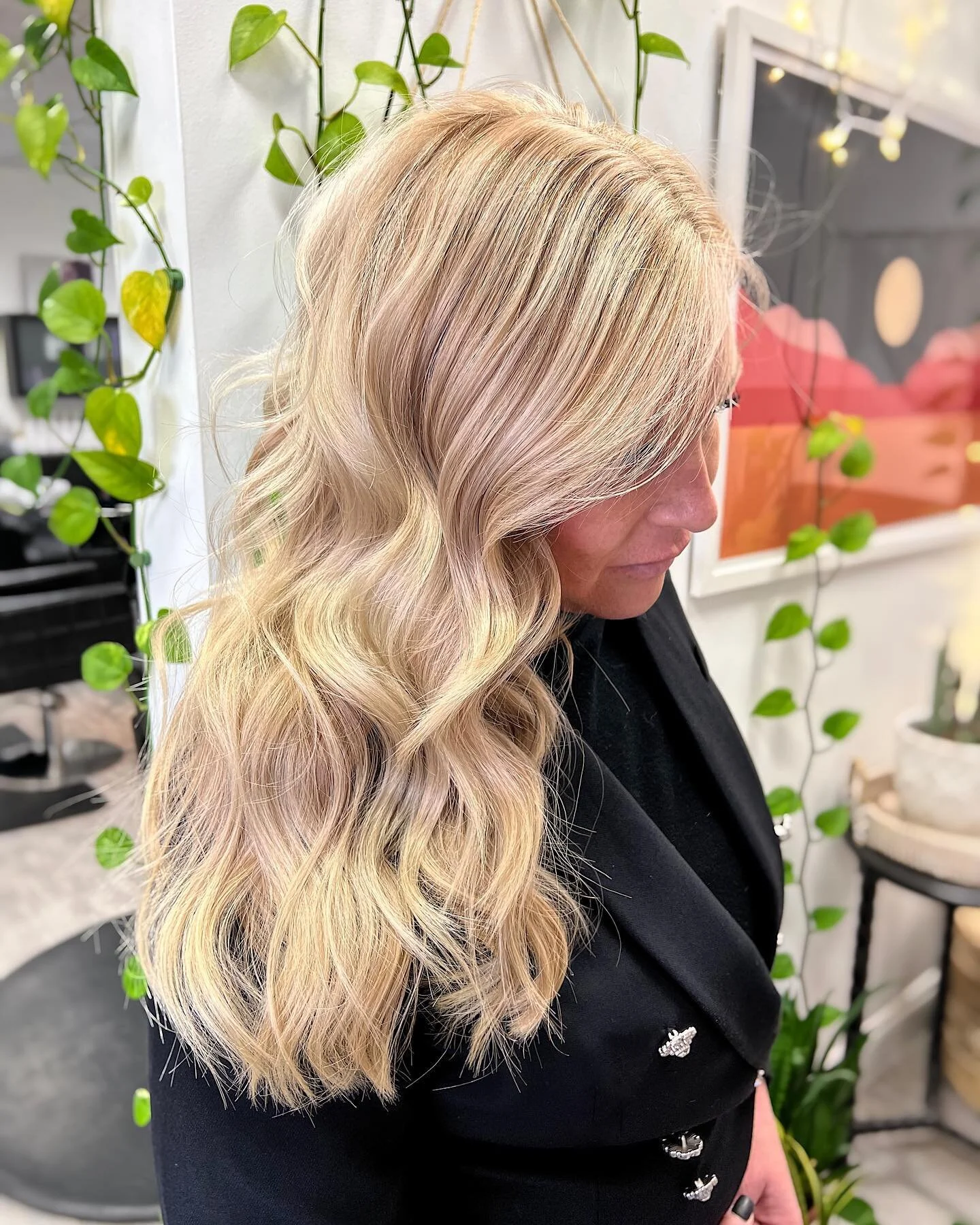 This is what a &ldquo;high maintenance&rdquo; balayage looks like 💅🏻

Balayage is a technique that is usually loved for it&rsquo;s low maintenance nature because of how soft the grow out can be&hellip;

But if you want to be fully blonde, I can use
