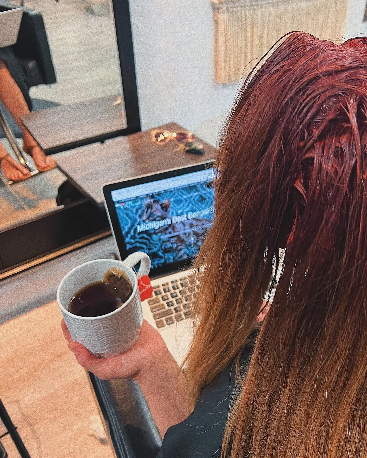 Want a mid-week hair appointment but still need to get some work done? 🤔

👉🏻Bring your laptop in &amp; I&rsquo;ll be happy to get you logged into our Wi-Fi! 

I know you&rsquo;re busy out there and can&rsquo;t always take 2-3 hours of your work da
