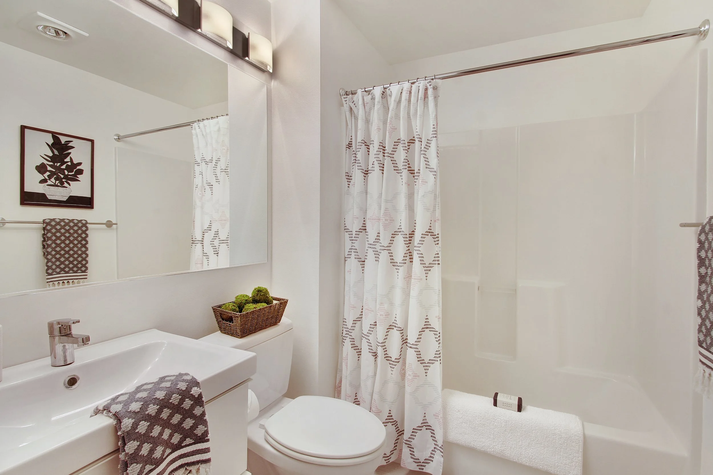 Bathroom - Guest.jpg