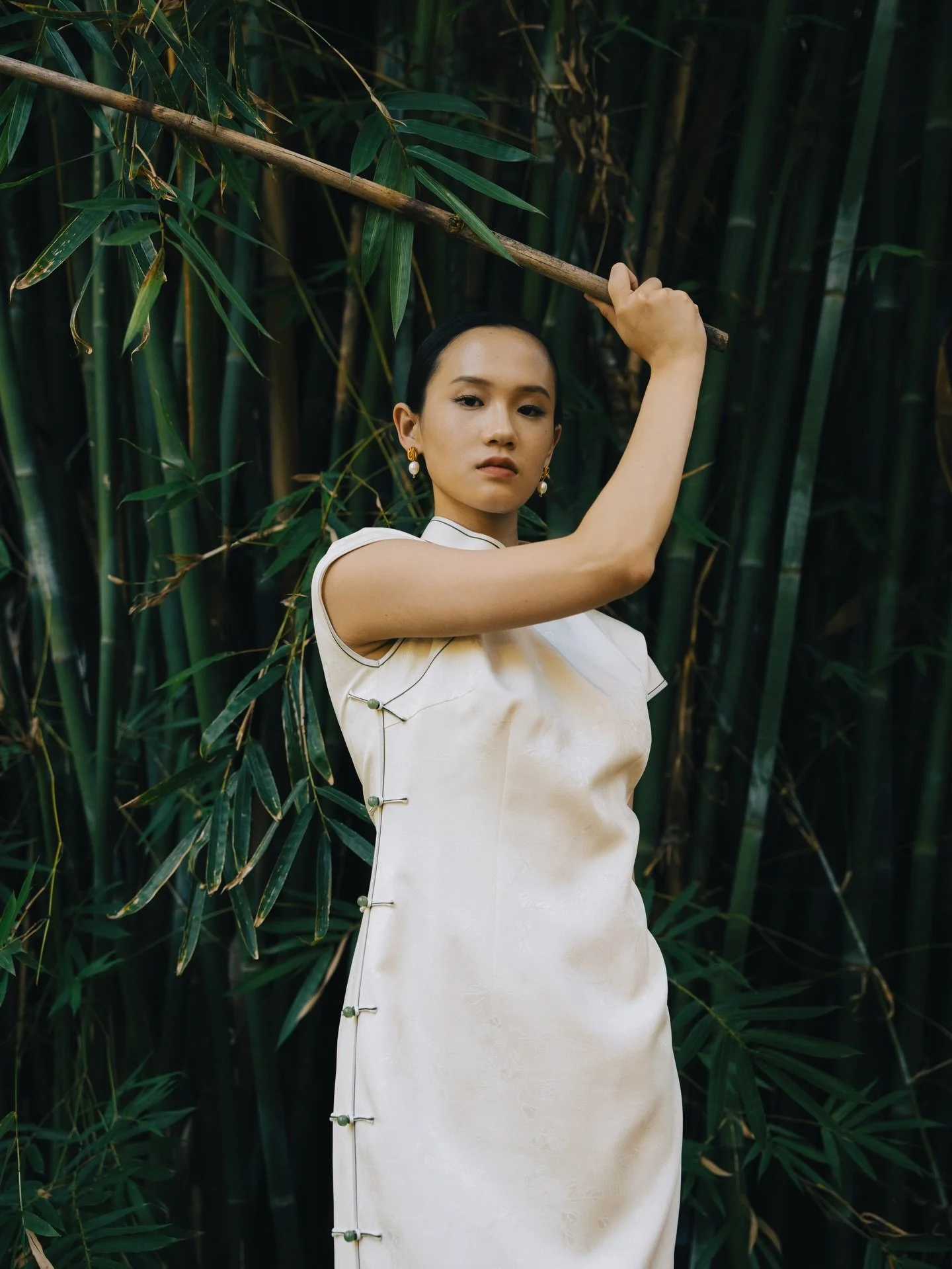 竹青Verdant | Alice Liu + Cici Fang

Photographer: @alice_liuym 
Designer: @ciciifang 

Models: @ire.na @wanyi.cwy 
Assistant: @ichewtreeslikeabeavernomnomnom 

Explore more from &ldquo;ILU ENIYAN&rdquo; through the link in our bio.