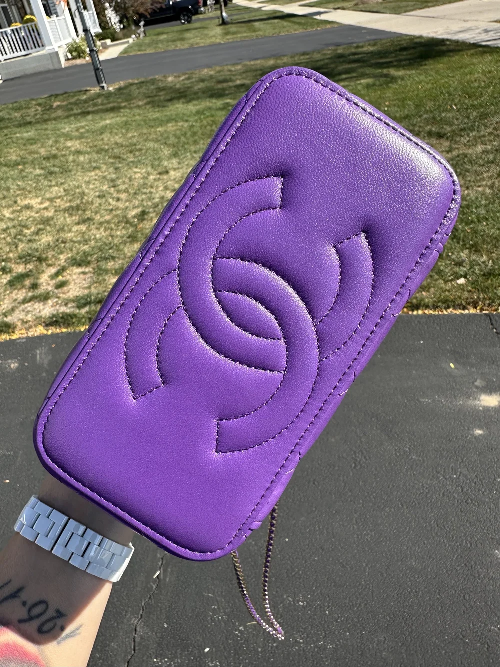 Chanel 紫 キルティング ケース Chanel 22a Lambskin Quilted Small Top Handle Vanity Case with