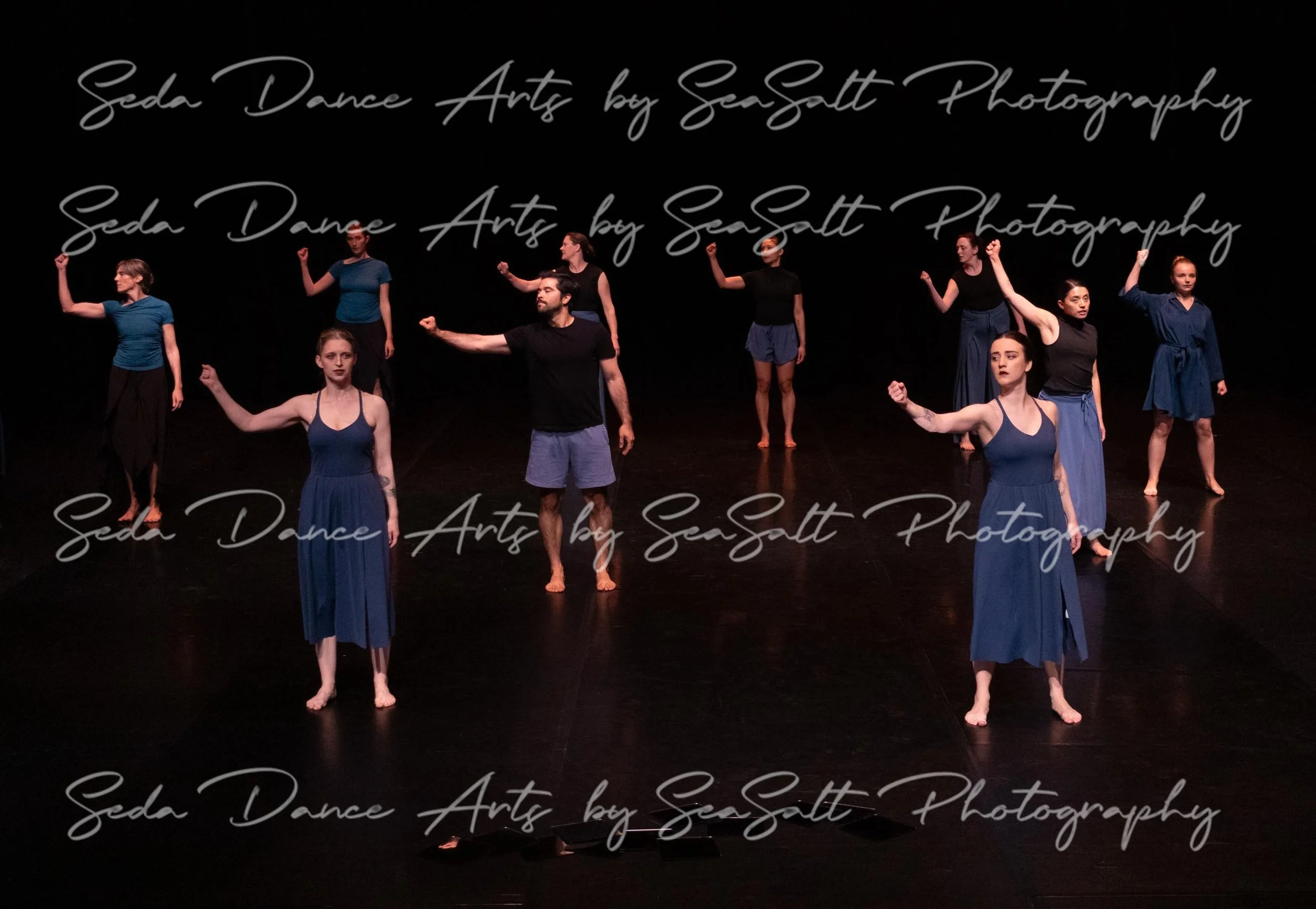 A Stranger Gleams-25