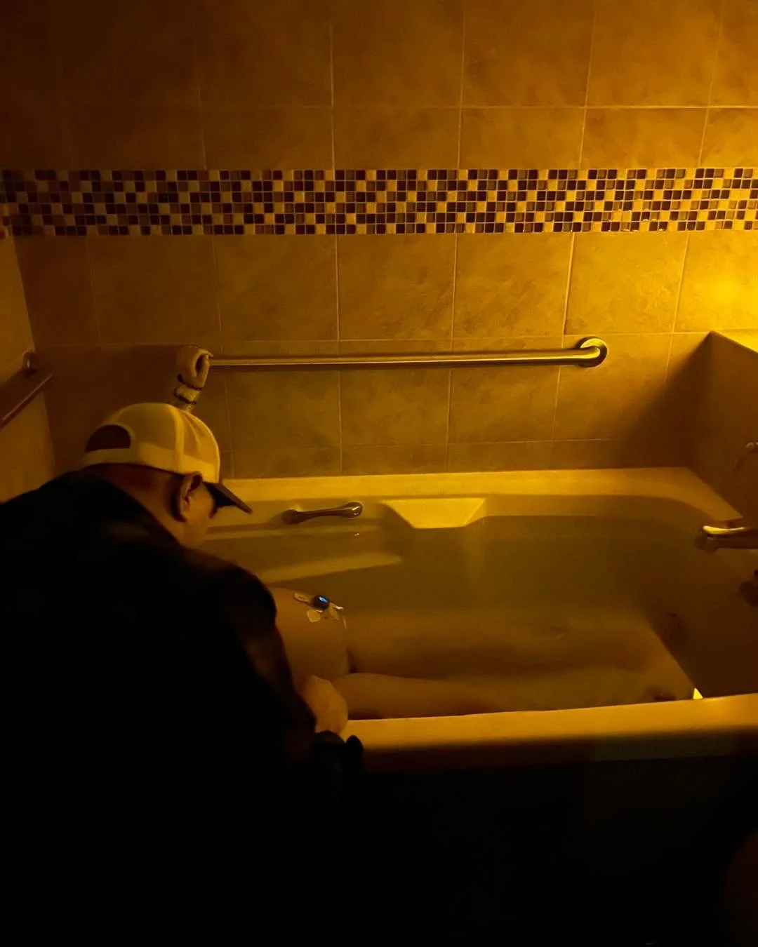 &ldquo;Do I need a doula if my partner is supportive?&rdquo;

Short answer: supportive partners and doulas don&rsquo;t replace each other, they complement each other.

A doula supports both of you by:
&bull; guiding comfort techniques
&bull; offering