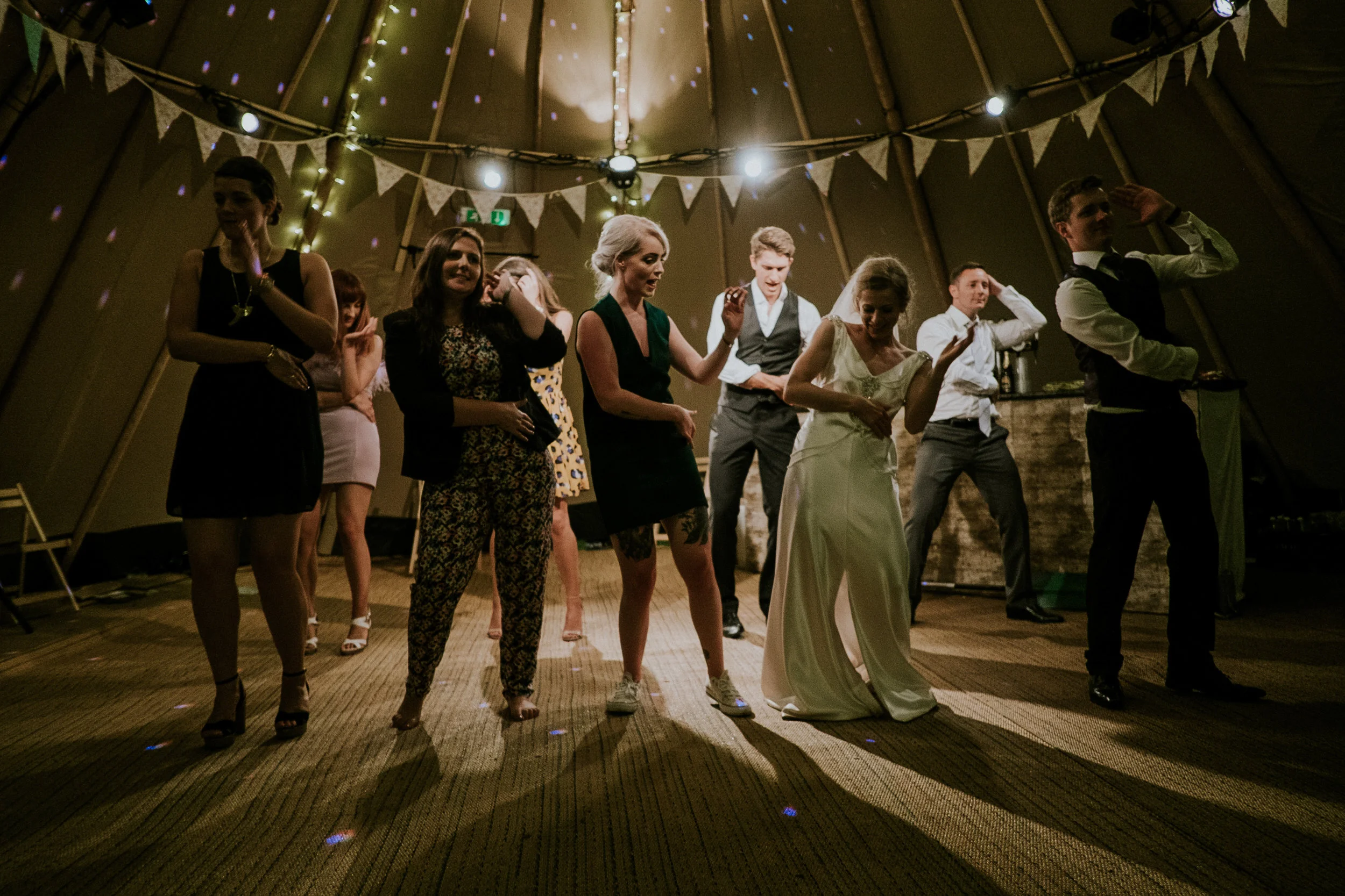 Wedding Band vs DJ: Which is the Best Choice for Your Big Day?