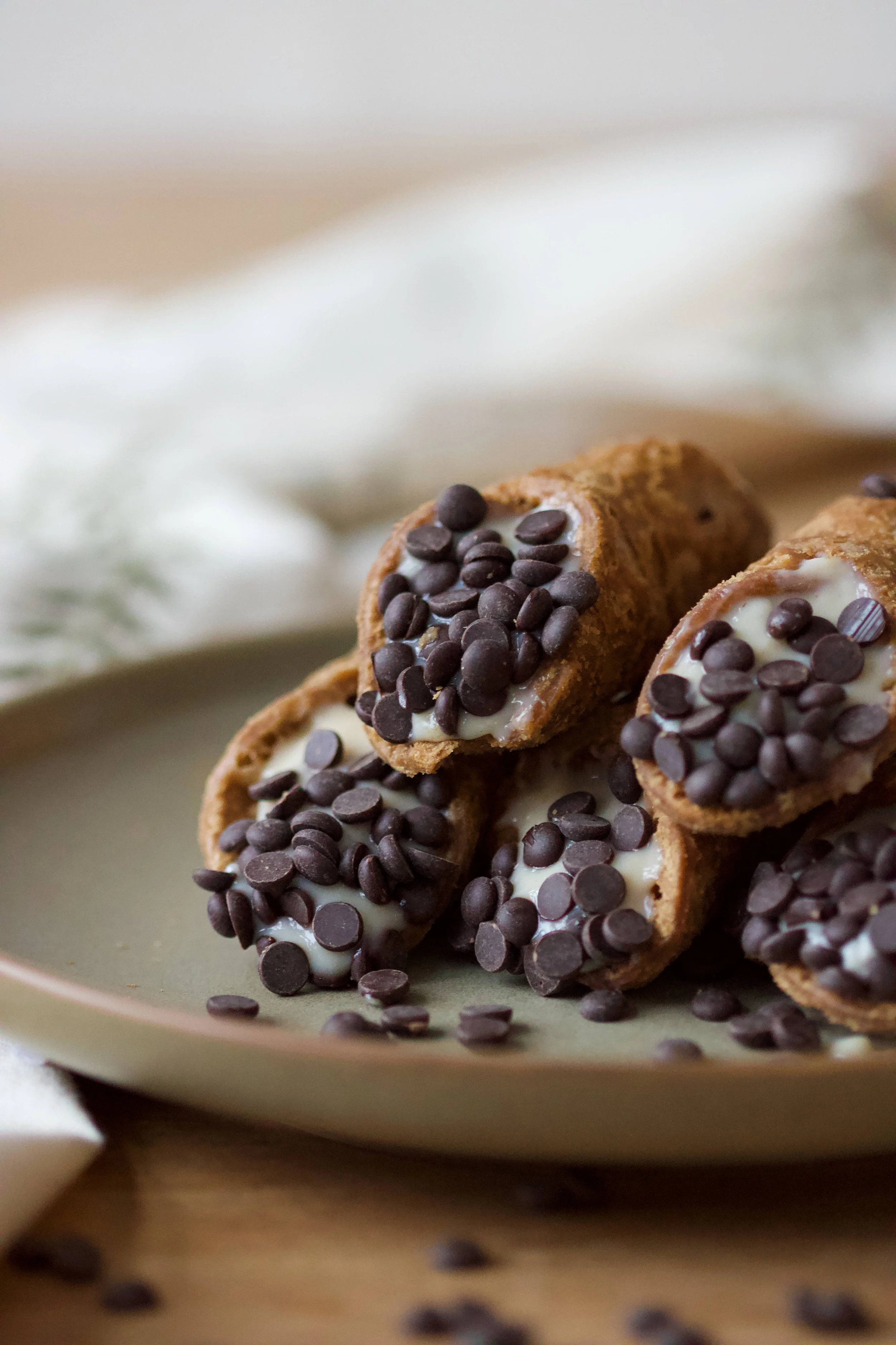Cannoli med kaffecreme og mørk chokolade knapper
