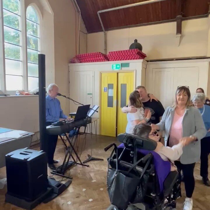 We've had the pleasure of an afternoon live performance on Tuesday! 🎹🎤

It definitely got our members up, singing and dancing along! 🚪✅