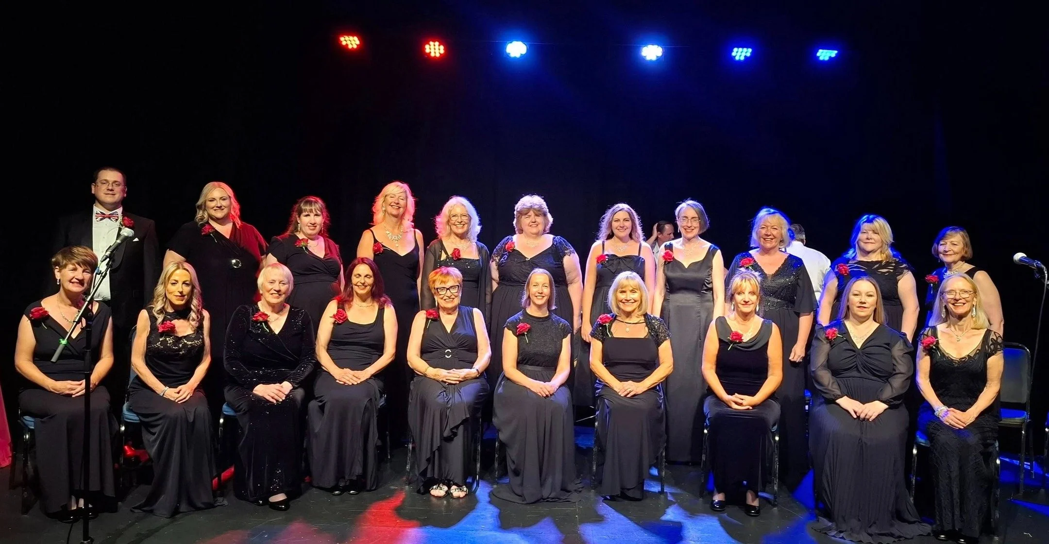 On Sunday evening @kentwood1964 performed, raising funds for us! 🎤🎼🎶

They have also chosen us as their charity for this year! 🎉

We would love to say a huge thank you to the whole of the choir and everyone involved! 🙌

#opendoor #opendoorswindo
